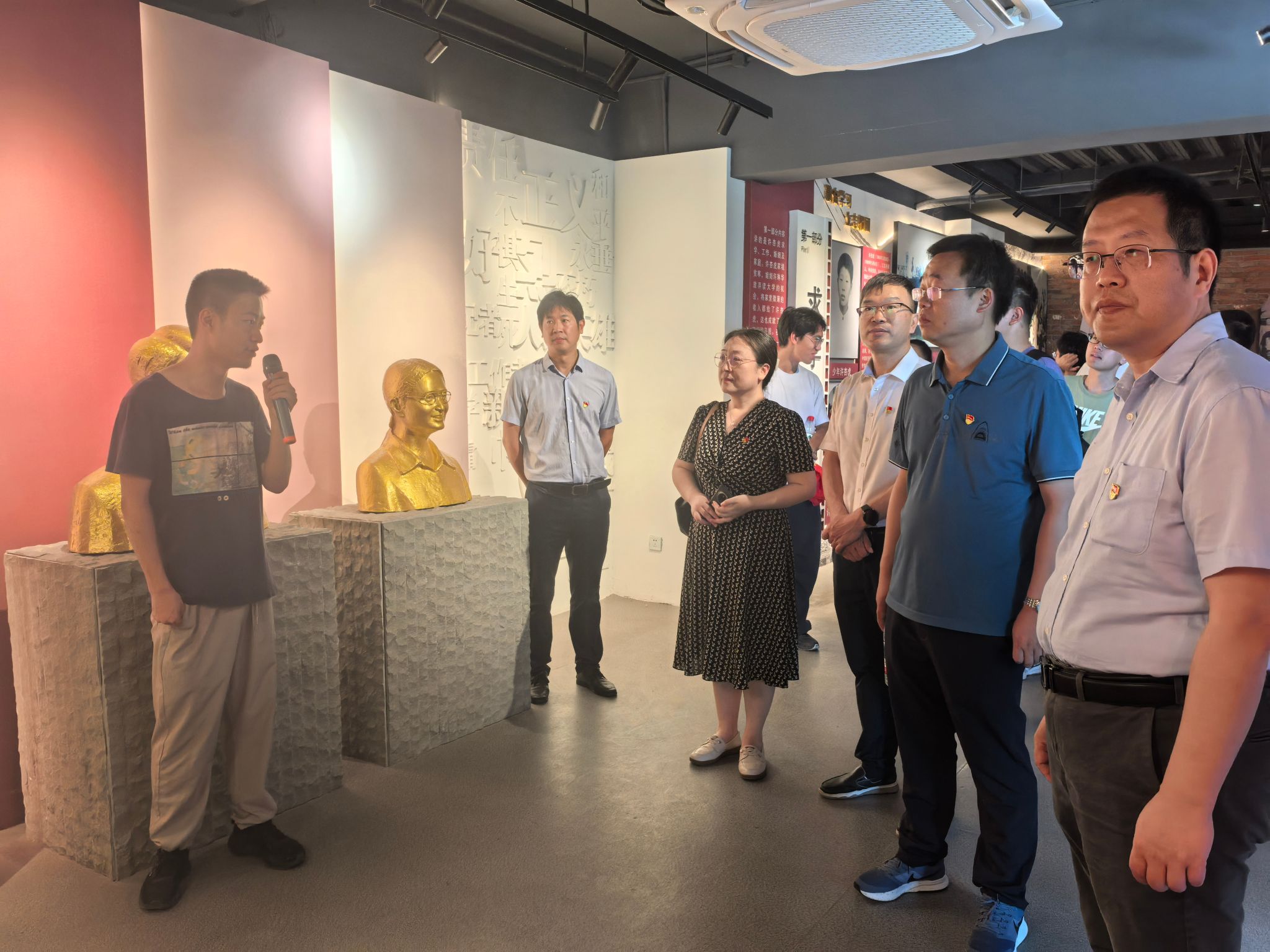 英国365集团公司赴丹阳市开展主题党日活动